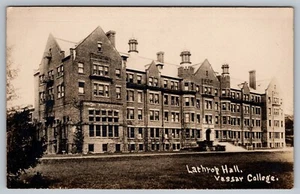 Postal Lathrop Hall Vassar College vista frontal Inglaterra foto real RPPC - Imagen 1 de 2