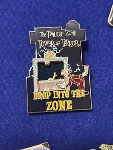 Prendedor Torre del Terror Goofy Twilight Zone 2005 Disney - Imagen 1 de 2