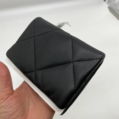 Cartera Vince Camuto Doty de cuero negro talla pequeña Foto 1 de 4