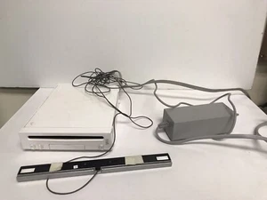 White Nintendo Wii Console, sensor and cables - For Repair Won’t Read Disk - Picture 1 of 3