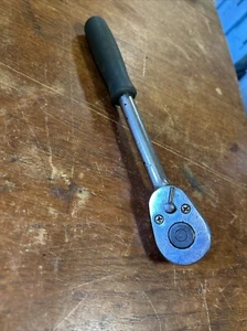 A Britool 1/2 Inch Ratchet, Marked Britool E74/40T Made in England. - Foto 1 di 3