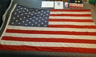 Bandera americana ondeada sobre Lambeau Field el 1 de mayo de 2001.  Packers ¡Bandera del Primero de Mayo! Foto 1 de 4