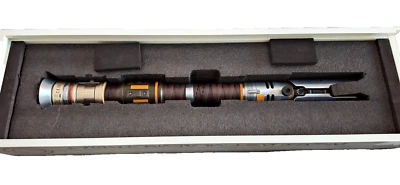 Sabre laser DISNEY STAR WARS LEGACY JEDI FALLEN ORDER CAL KESTIS éd limité - Photo 1/4