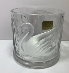 Teleflora Gloria Vanderbilt vaso di fiori di cigno in vetro trasparente smerigliato - Foto 1 di 6