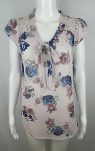 Live 4 TRUTH Damen-Top M mehrfarbig Blumenmuster mauve Spitzenbesatz Flügelärmel zum Binden am Ausschnitt - Bild 1 von 11