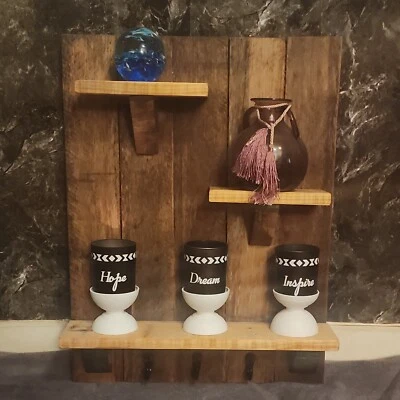 Estante de pared de madera para palets recuperados llavero rústico decoración de granja 22" x 17,5" Foto 1 de 4