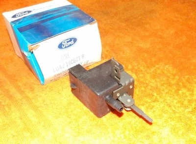 1980-1989 Crown Victoria LTD Grand Marquis NOS BACK WINDOW HEATER SWITCH & LIGHT - Image 1 of 4