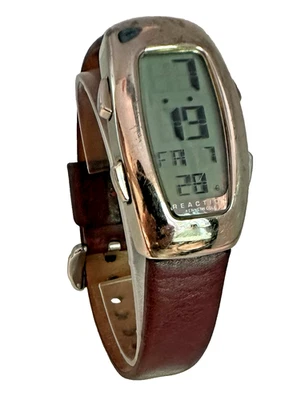 Reloj Digital Kenneth Cole Reaction RK5021, CUERO BORGOÑA, ACERO INOXIDABLE Foto 1 de 4