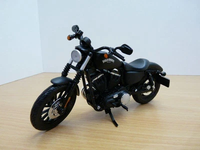 MOTO HARLEY DAVIDSON SPORTSTER IRON 883 noir mat 1/12 - Immagine 1 di 4