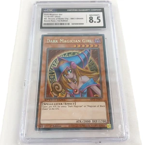 Yu-Gi-Oh! 2023 Dark Magician Girl CGC 8,5 NM/comme neuf + 1ère édition secret rare SBC1-ENA05 - Photo 1/2