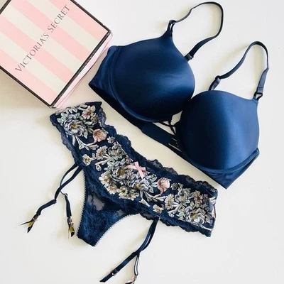 Conjunto de sutiã pushup 38C MÉDIO Victoria’s Secret azul marinho Bombshell tanga liga floral - Imagem 1 de 4