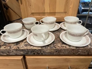 VINTAGE Set of 5 Corelle Woodland Brown Coffee/Tea cups w/ Saucers + 1 Cup - Picture 1 of 1