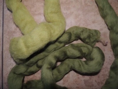 2 Green color Merino Wool Roving Spin Yarn Needle Wet felt Crafts Weaving 6.4 oz - Image 1 of 4