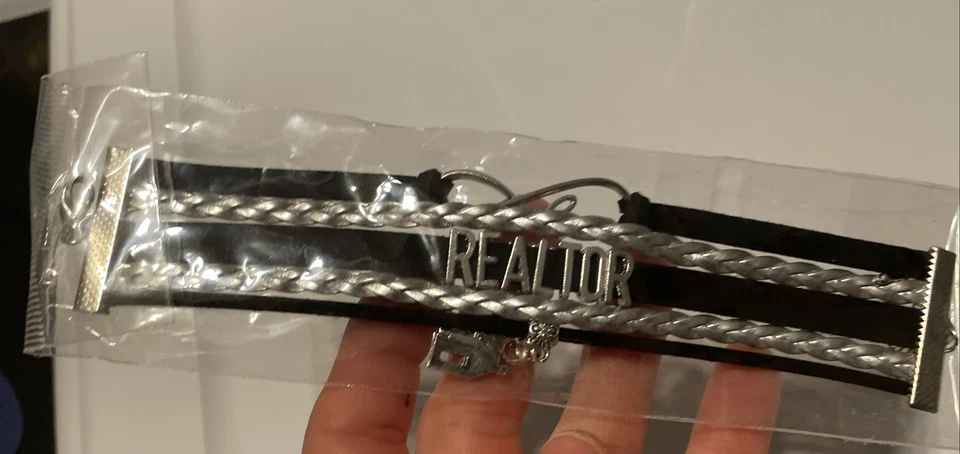 Pulsera envolvente de cuero negro REALTOR House Charm Infinity Love ¡Nueva!! Foto 1 de 3