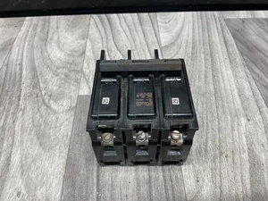 Siemens ITE BQ3B030 Interruttore 30A 240V 3 poli BQ 30 Amp #54E10*SI - Foto 1 di 5