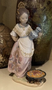 Lladro Porcelain Figurine 5254 Spain Woman Making Paella 8.75" Retired No Box - Picture 1 of 12