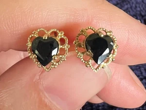 9ct Gold Sapphire Heart Stud Earrings 1.13g - Picture 1 of 3