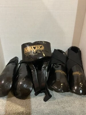 Equipo de combate Macho Warrior negro. Karate o artes marciales, equipo de protección Foto 1 de 4