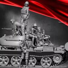 1/35 Unpainted Resin Model Kit Sexy Girl 5 Soldiers Figure No Tank Unassembled