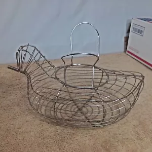 PRIMITIVE WIRE CHICKEN EGG GATHERING BASKET LAYING HEN COUNTRY FARM VINTAGE - Picture 1 of 8