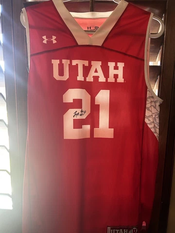 Utah Utes Basketball Jersey Signed By Jordan Loveridge Adult Small Cover