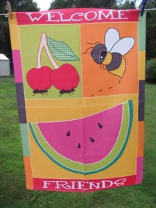 NUEVO CON ETIQUETAS 2007 YARD FLAG NCE 28"" X 50"" ""WELCOME FRIENDS"" SANDÍA Y ABEJAS - LINDO - Imagen 1 de 5
