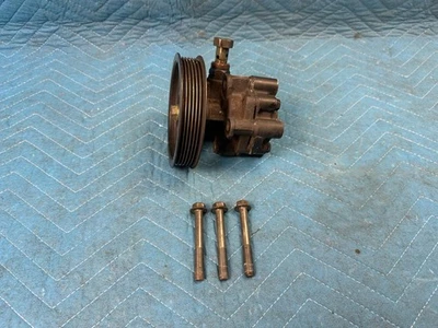 Toyota Land Cruiser LX470 Power Steering Pump w/ Pulley & Bolts 1998-2002 OEM - Image 1 of 4