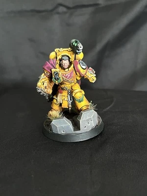 Warhammer 40K Tor Garadon Puños Imperiales Pintados Foto 1 de 4