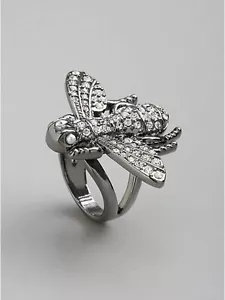 Nuevo con etiquetas anillo en forma de insecto Guess de metal plateado y diamantes de imitación transparentes, talla 7 - Imagen 1 de 2