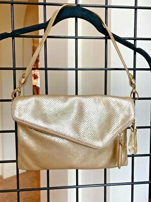 Bolso sin asas de hombro Henri Bendel dorado brillante con detalles morados/dorados y espejo Foto 1 de 4