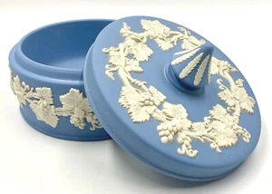 WEDGWOOD BLUE LAVENDER LARGE SPIKED KNOB JASPER WARE TRINKET BOX, XCLNT COND - Picture 1 of 12
