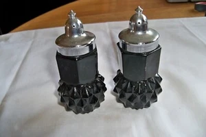 VTG Indiana Glass Tiara Exclusive Cameo Black Diamond Point Salt & Pepper - Picture 1 of 3