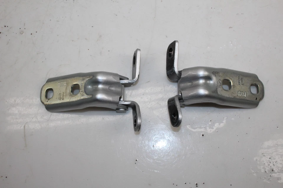 Juego de bisagras de puerta delantera izquierda Cadillac CTS 2014-2019 OEM Foto 1 de 4