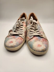 NWB Nurture Floral Perforated Printed Leather Lace-Up Sneakers size 10s - Picture 1 of 6