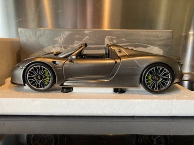 TRES RARE PORSCHE 918 SPYDER 2013 GREY METALLIC 1/18 MINICHAMPS - Photo 1/4