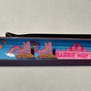 Barbie the Movie Floaty Pen Mattel Film Promo Pink Roller Skates Move by Rainbow - Picture 1 of 10