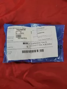 Triumph Tiger 900 GT Original OEM Pieza - Kit de sello y buje T2048722 Nuevo - Imagen 1 de 2
