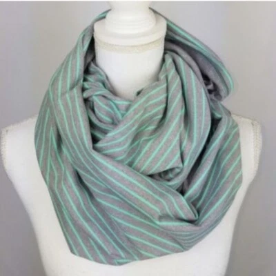 Bufanda Lululemon Vinyasa verde menta gris a rayas Foto 1 de 3