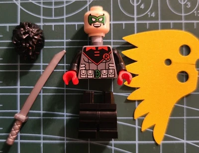 Lego 76300 Batman Arkham Asylum - Robin - Minifigure with Accessories - Image 1 of 3