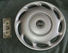 Nice 2000 2001 2002 2003 2004 Volvo S40 & V40 14" Wheel Cover Hub Cap, 30813130