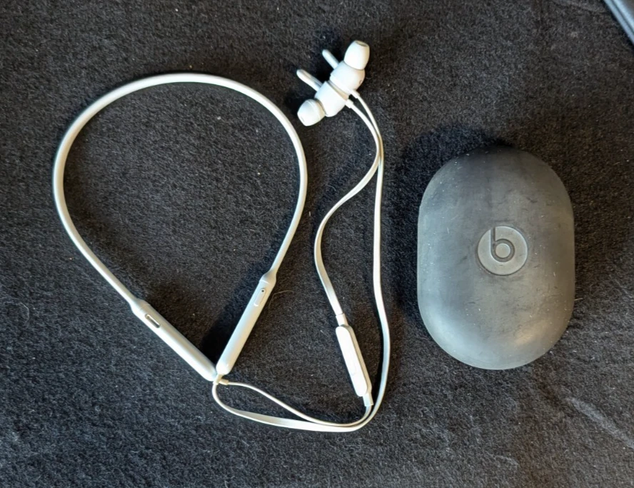 ヘッドホン Beats by Dr Dre BEATSX SATIN SILVER s-l1200.jpg