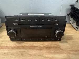 Chrysler Dodge Jeep Radio CD Player P68252824AA  MP3 Anti- Theft Factory Stereo - Imagen 1 de 8