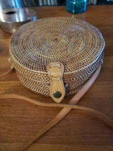 Poppy + Sage Camilla Bag Handwoven Rattan Crossbody Leather Strap Round Basket - Picture 1 of 9