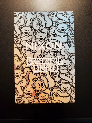 Reloj Nixon Grateful Dead Time Teller A1341-1313-00. NUEVO. Osos bailarines - RARO Foto 1 de 4