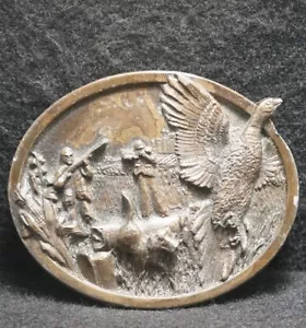 WI07116 VINTAGE 1983 **GROUSE HUNTING** GUN SPORT ARTWORK BRASS BELT BUCKLE - Picture 1 of 2