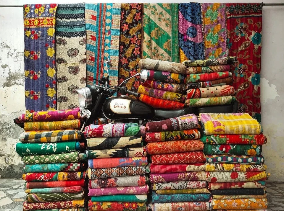100 PCS Lot Vintage Kantha Quilt Handmade Indian Cotton Bedspread Wholesale Set - Image 1 of 1