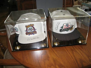 Derek Jeter 2 AUTO 1996 AL & WS SIGNED Championship hats includes Cases PSA/DNA - Picture 1 of 12