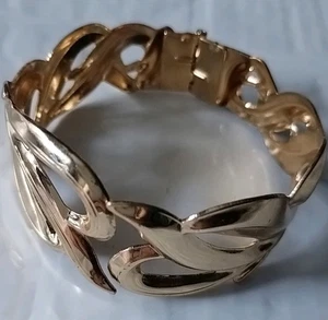 Goldtone Open & Closing Cuff Bracelet. - Picture 1 of 3