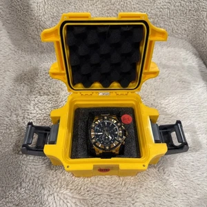 Reloj Hombre Invicta 30040 Perno Cuarzo Cronógrafo Dorado Negro Dial Goma 52mm - Imagen 1 de 8