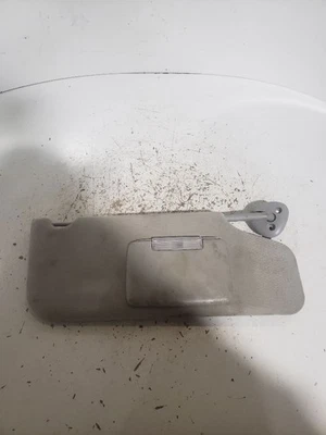 Used Right Sun Visor fits: 2006 Ford Taurus from/12/01/03 R. w/illumination Righ - Image 1 of 4